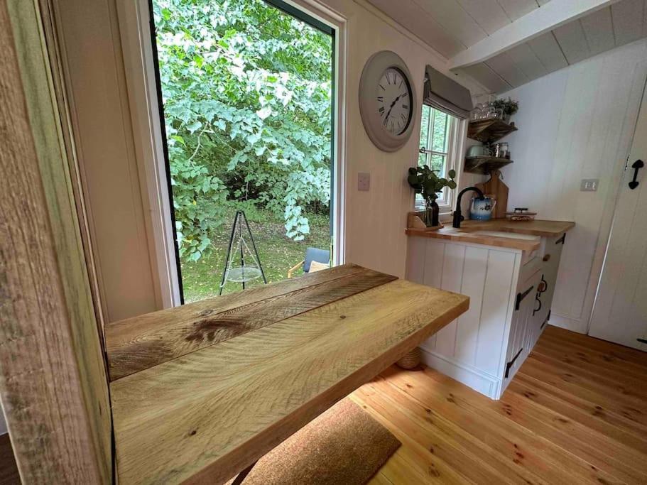 Cornwall Woodland Shepherd'S Hut Deirdres Hut Bodmin Exteriör bild