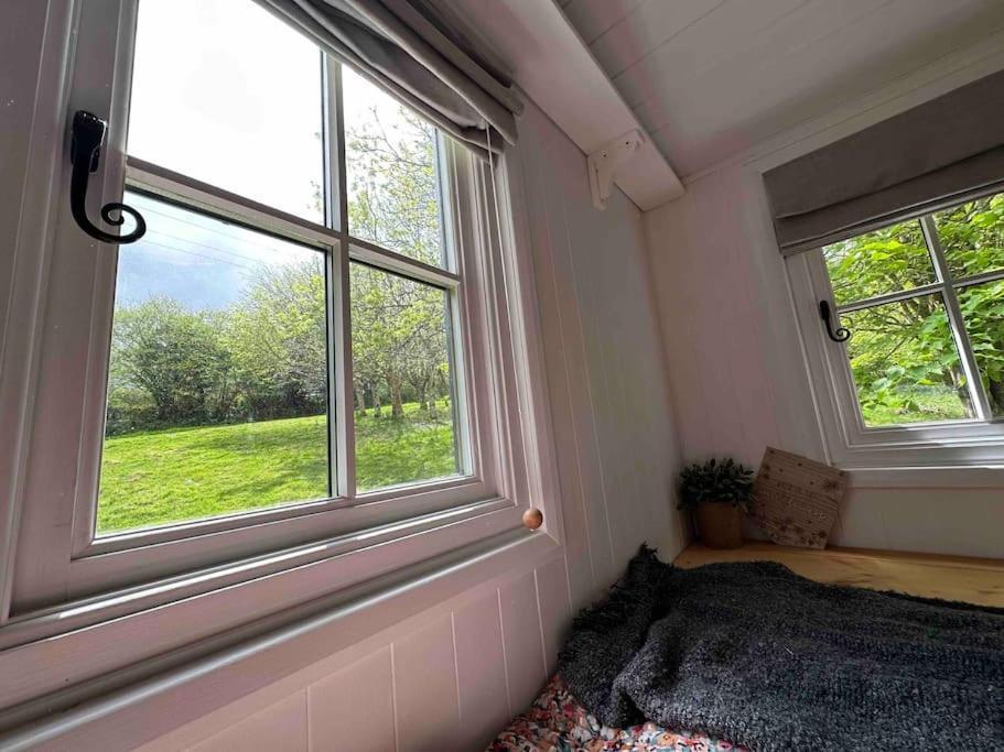 Cornwall Woodland Shepherd'S Hut Deirdres Hut Bodmin Exteriör bild