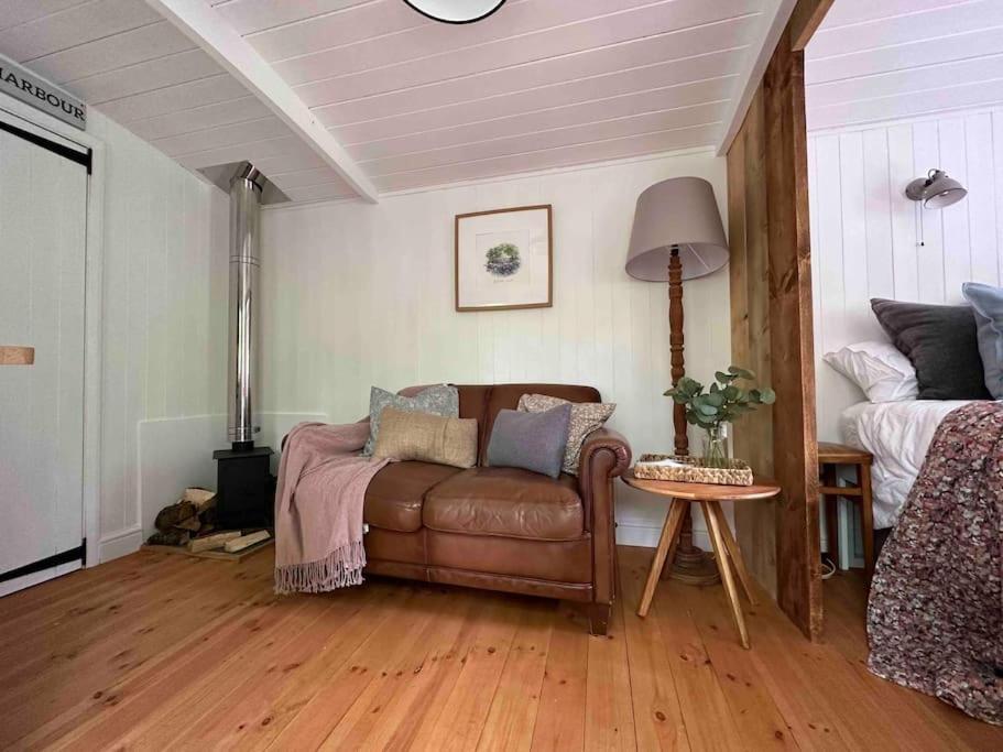 Cornwall Woodland Shepherd'S Hut Deirdres Hut Bodmin Exteriör bild