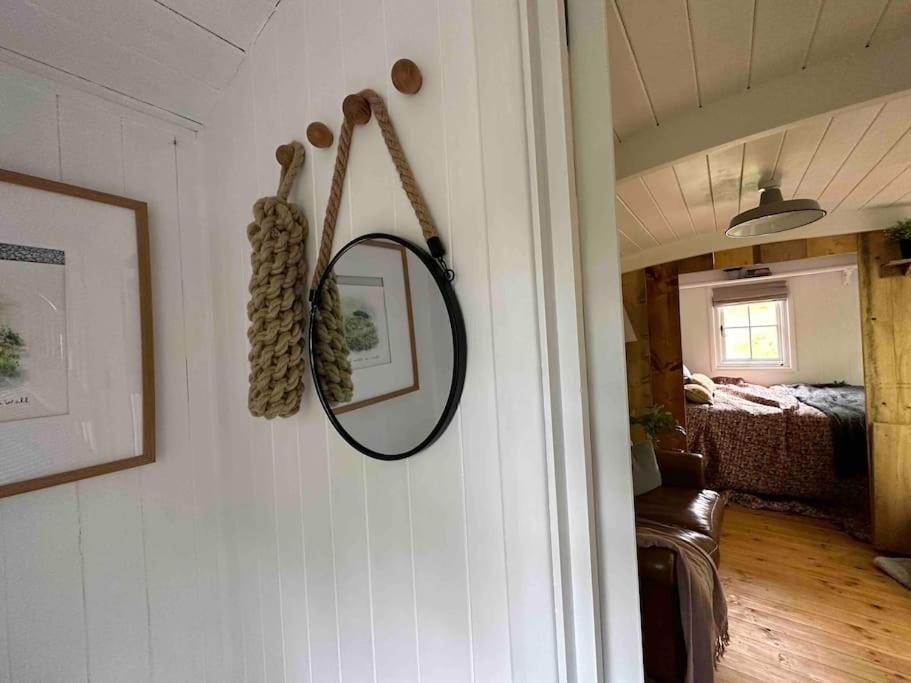 Cornwall Woodland Shepherd'S Hut Deirdres Hut Bodmin Exteriör bild