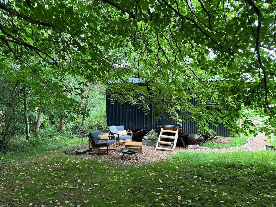 Cornwall Woodland Shepherd'S Hut Deirdres Hut Bodmin Exteriör bild