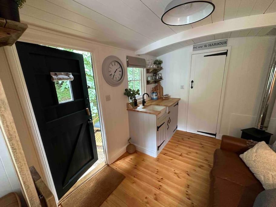 Cornwall Woodland Shepherd'S Hut Deirdres Hut Bodmin Exteriör bild