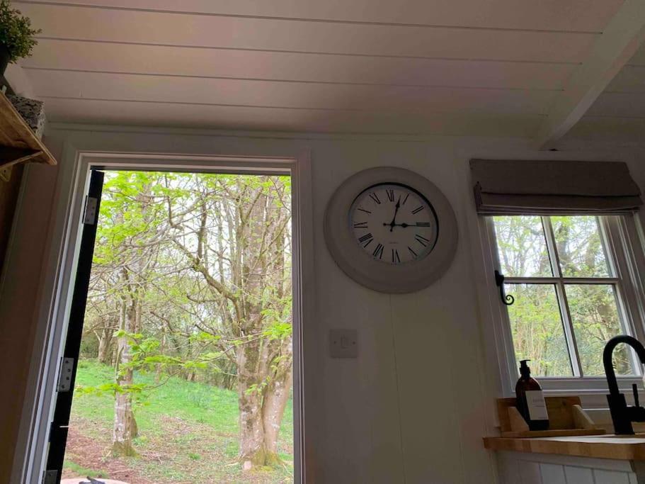 Cornwall Woodland Shepherd'S Hut Deirdres Hut Bodmin Exteriör bild