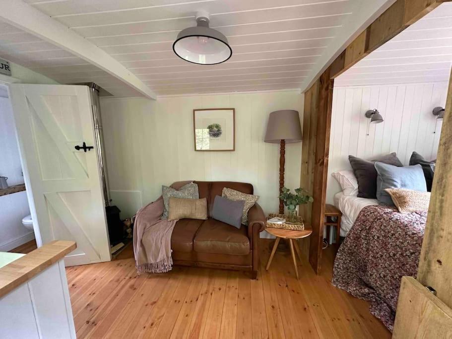 Cornwall Woodland Shepherd'S Hut Deirdres Hut Bodmin Exteriör bild