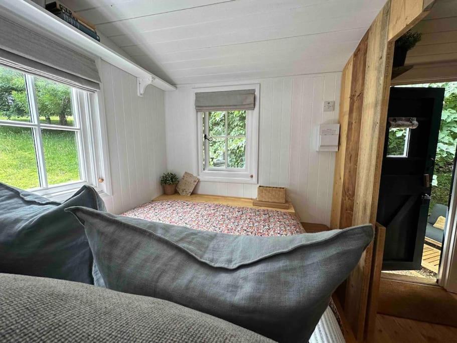 Cornwall Woodland Shepherd'S Hut Deirdres Hut Bodmin Exteriör bild