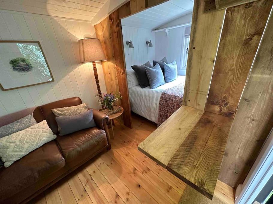 Cornwall Woodland Shepherd'S Hut Deirdres Hut Bodmin Exteriör bild